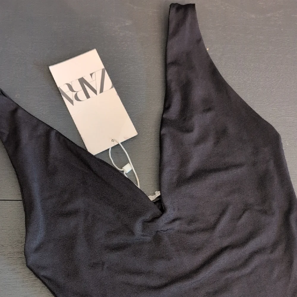 Zara Black Sleeveless Asymmetrical Bodysuit - Picture 4 of 9